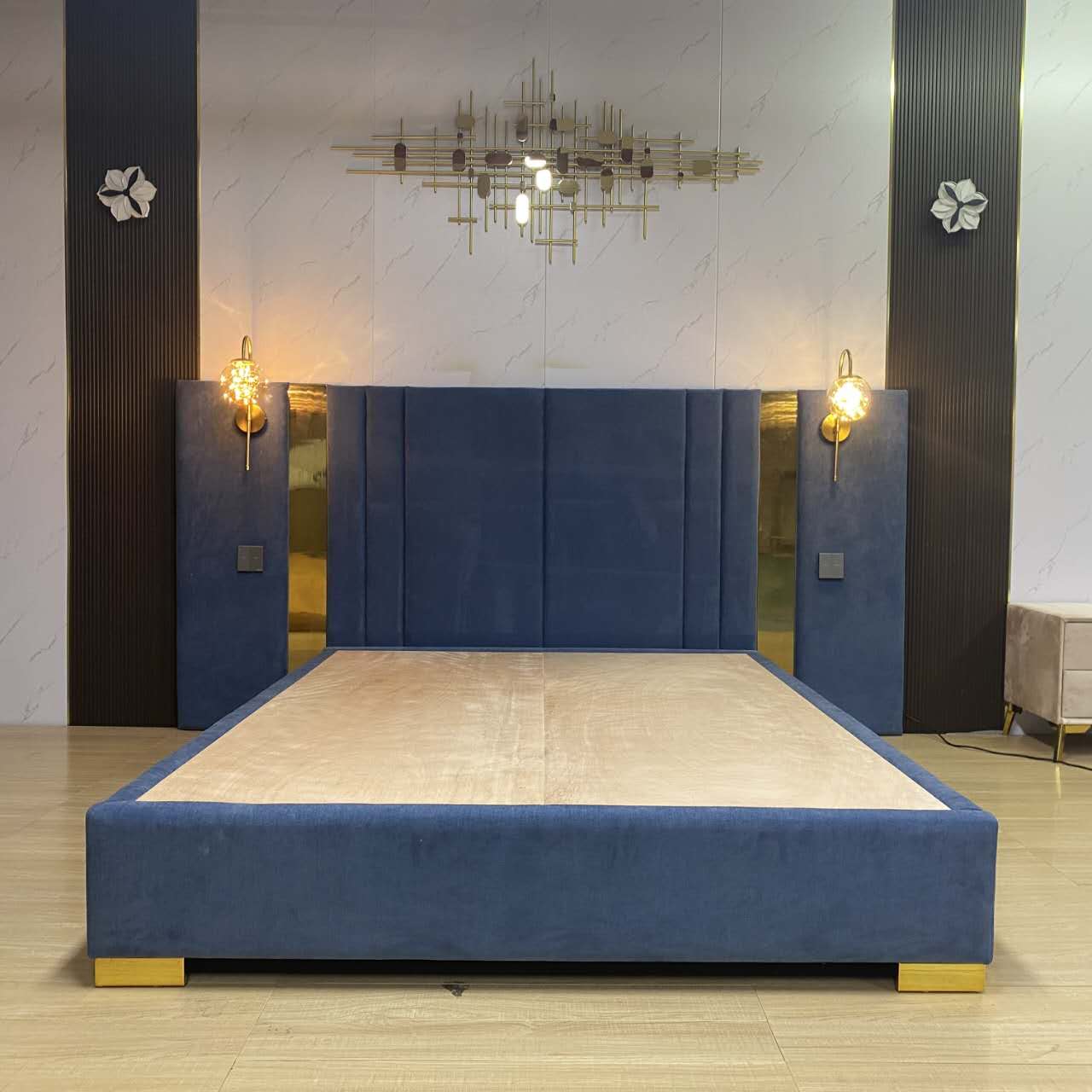 Minimalist homestay master bedroom soft pack bed, row frame bedroom, light luxur