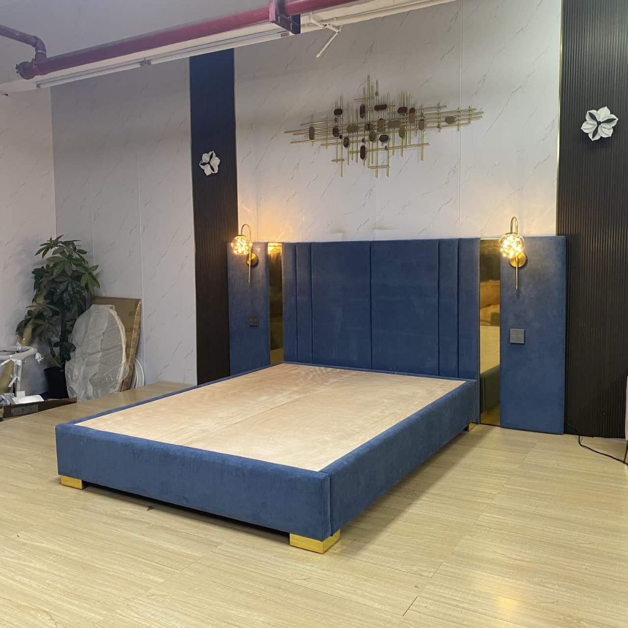 Minimalist homestay master bedroom soft pack bed, row frame bedroom, light luxur
